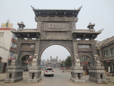 街道仿古石雕牌坊