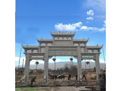 古建村牌坊显示出了当地的民主风情