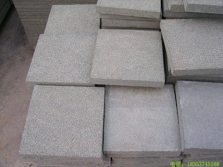 　荔枝面青石板材具有防滑的作用(图1)